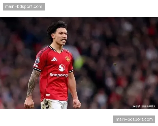 突发:曼联中卫利桑德罗·马丁内斯膝盖受伤被换下场
