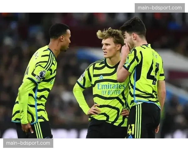 镜头聚焦:阿森纳对阵维拉,厄德高抢断后未观察即送出穿透性直塞的瞬间 镜头聚焦:阿森纳对阵维拉,厄德高抢断后未观察即送出穿透性直塞的瞬间