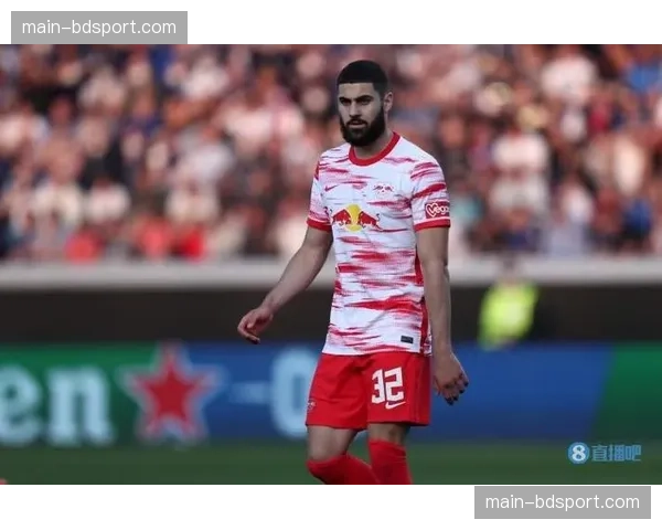 莱比锡红牛官方确认,主力中卫格瓦迪奥尔已恢复全队合练,参与战术演练 莱比锡红牛官方确认,主力中卫格瓦迪奥尔已恢复全队合练,参与战术演练